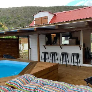 La Tiny De Titanse Avec Piscine Chalet Capesterre